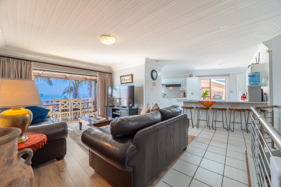 7 Bedroom Property for Sale in Wavecrest Eastern Cape